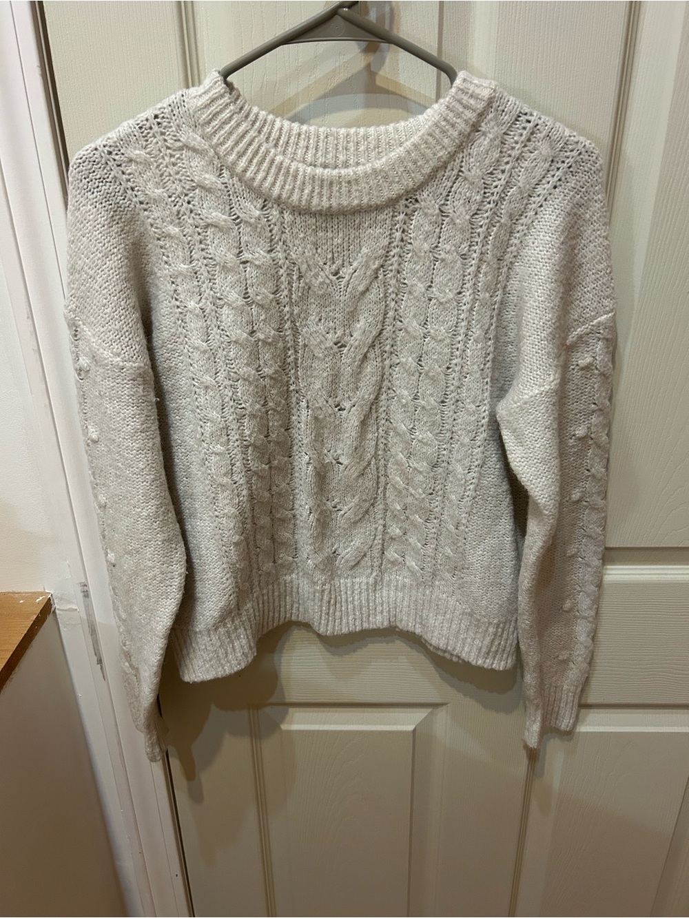 Old Navy Women's Cream Cable Knit Crewneck Sweater